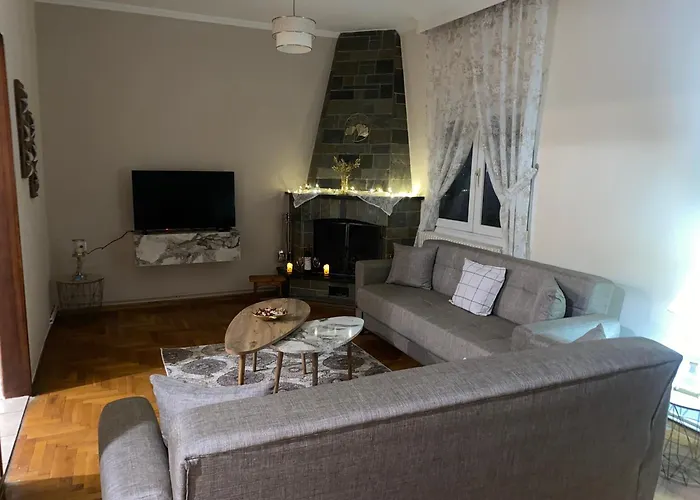 Venias House 2 *